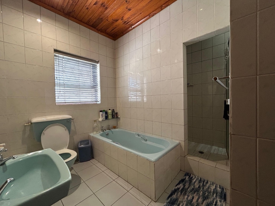 4 Bedroom Property for Sale in Heuwelkruin Eastern Cape